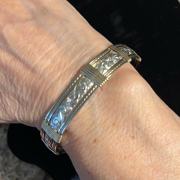 Bangle bracelet - Picture 8 of 10